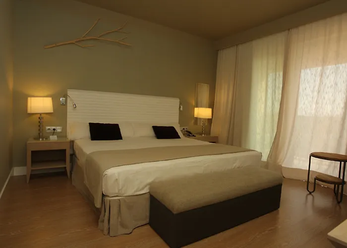 Vincci Valdecanas Golf 4* אל גורדו